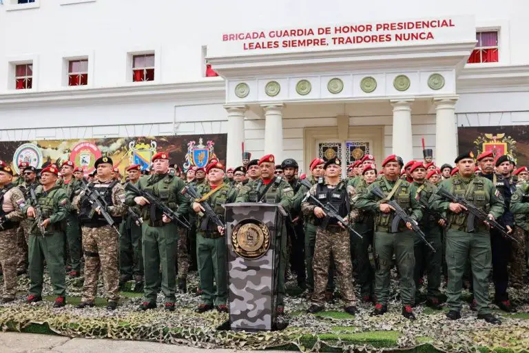 Militares publican video en respaldo a Maduro