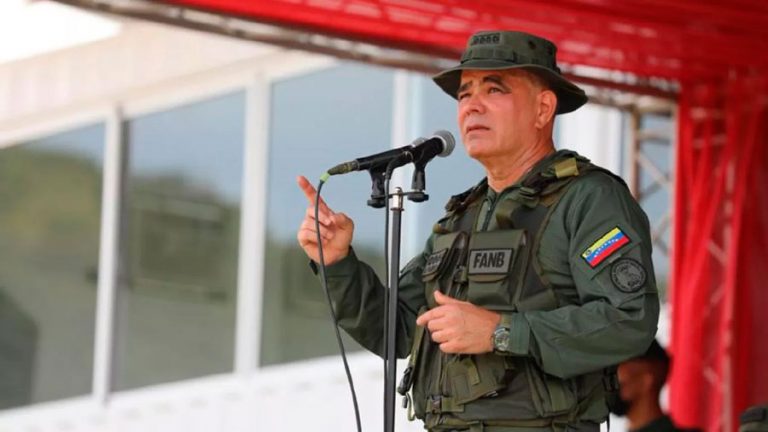 Padrino López evalúa «amenazas a la patria» con oficiales superiores de la FANB