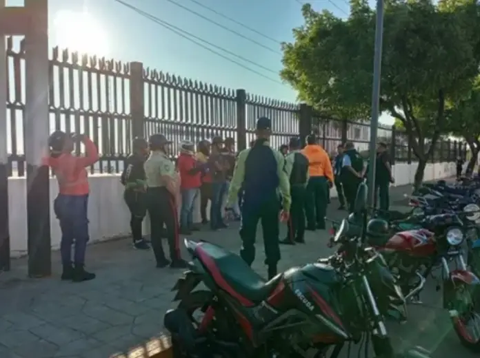 El alcalde Henry Hernández anunció la prohibición del uso de cascos tipo Sandoval, pasamontañas y resonadores para los motorizados.