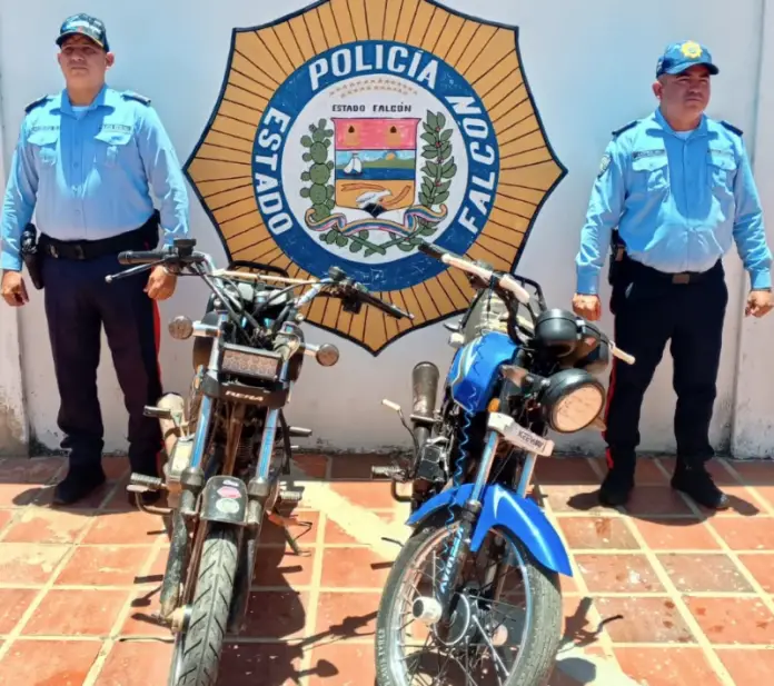 Ante las quejas de la comunidad acerca de motorizados llevando a cabo maniobras imprudentes en las calles, oficiales retuvieron dos motos.