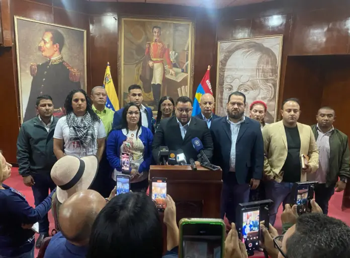 Los 11 legisladores del Consejo Legislativo del estado Falcón establecieron un acuerdo de forma unánime a favor del presidente Nicolás Maduro