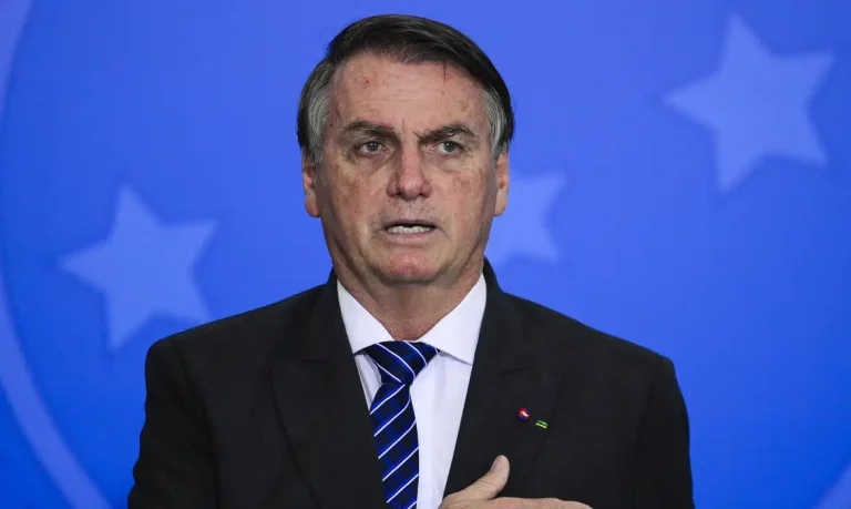 Supremo de Brasil decreta prisión domiciliaria para Bolsonaro