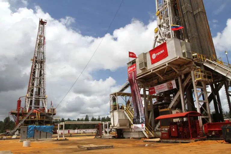 Exportaciones petroleras de Venezuela caen 10 % en julio