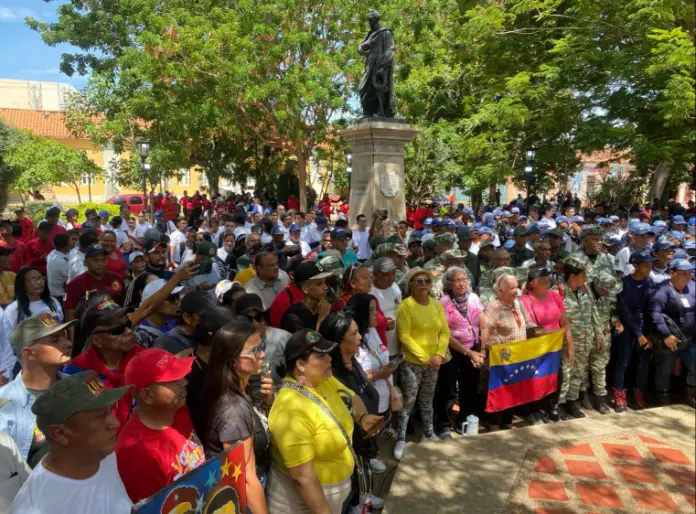 En la plaza Bolívar de Coro falconianos en unión cívico-militar se congregaron para poner en marcha el plan nacional 