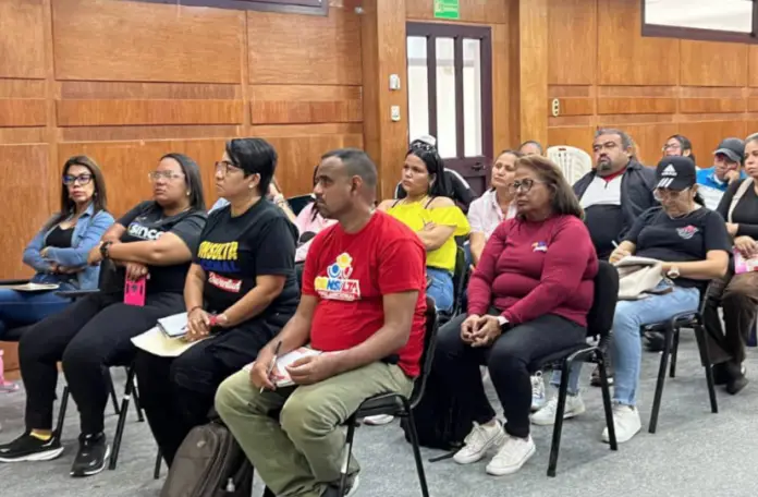 Este lunes durante la mañana se llevó a cabo una reunión de trabajo conjunto autoridades regionales de Comunas y promotores.