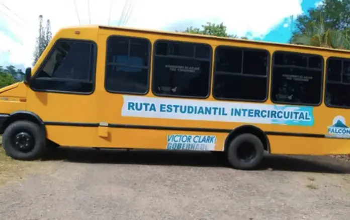 La comuna José Leonardo Chirino hizo entrega de la unidad que retomará la ruta estudiantil en la parroquia Curimagua del municipio Petit.