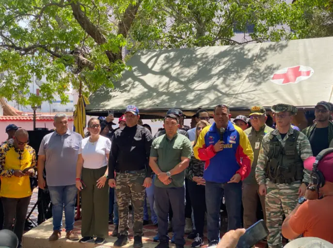 En la plaza Bolívar de Coro falconianos en unión cívico-militar se congregaron para poner en marcha el plan nacional "Soberanía y Paz".