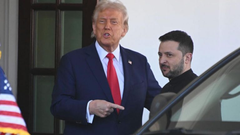 Trump anticipa una cumbre trilateral con Zelenski si la reunión con Putin va bien