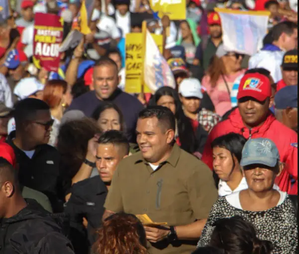 El gobernador del estado Falcón, Víctor Clark, encabezó una multitudinaria movilización por la paz, reafirmando el compromiso del pueblo venezolano con la defensa de su soberanía y el respaldo al presidente Nicolás Maduro desde la ciudad de Punto Fijo.