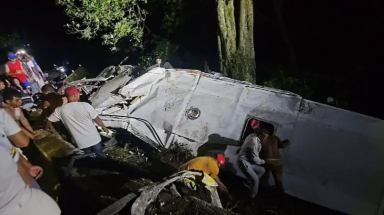 Autobús cayó por barranco en Aragua, dos muerto y varios heridos
