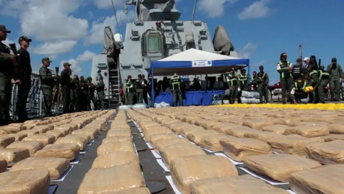 Incautan 268 kilos de droga en presunta embarcación venezolana
