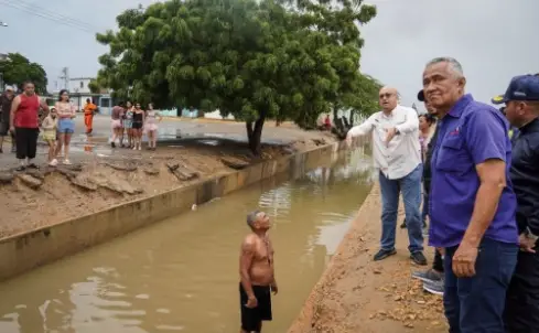 El alcalde de Carirubana, Luis Manuel Piña, activó un operativo de atención para controlar la situación de contingencia de las lluvias.
