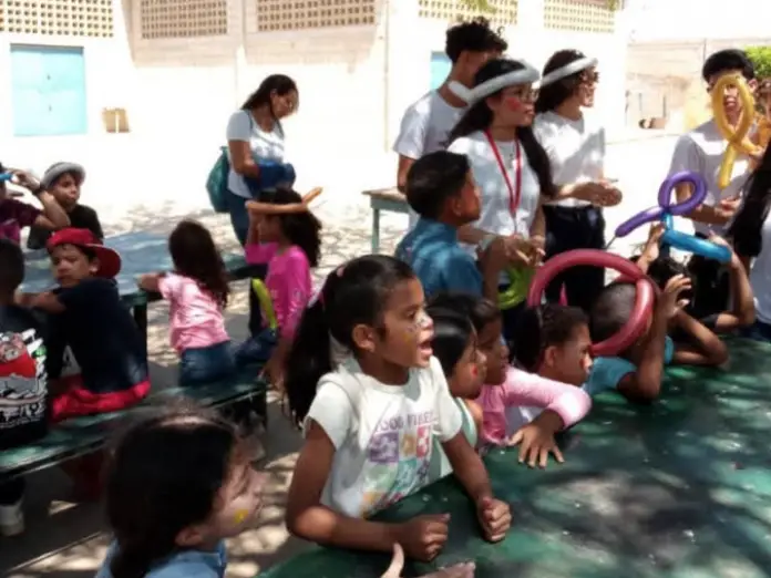 En una emotiva jornada de labor social, aprendices del Inces de Punto Fijo regalaron un día recreativo a 65 niños y niñas.