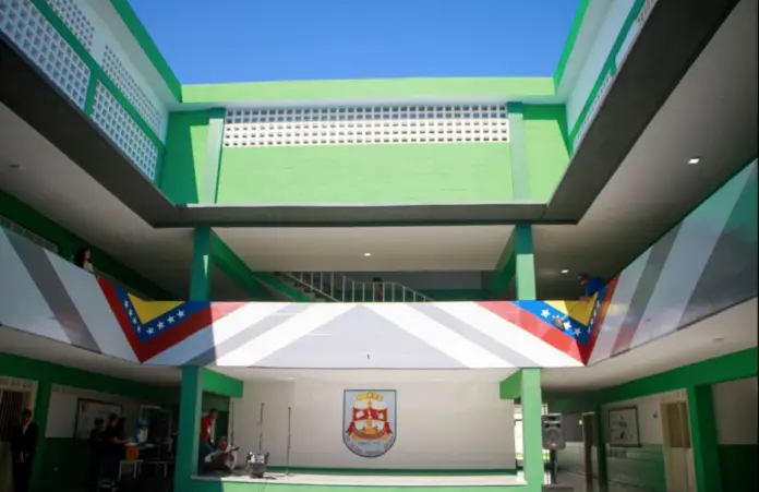 El gobierno nacional, regional, municipal y las Bricomiles hicieron entrega de las remodelación del Complejo Educativo “Pedro Manuel Arcaya”