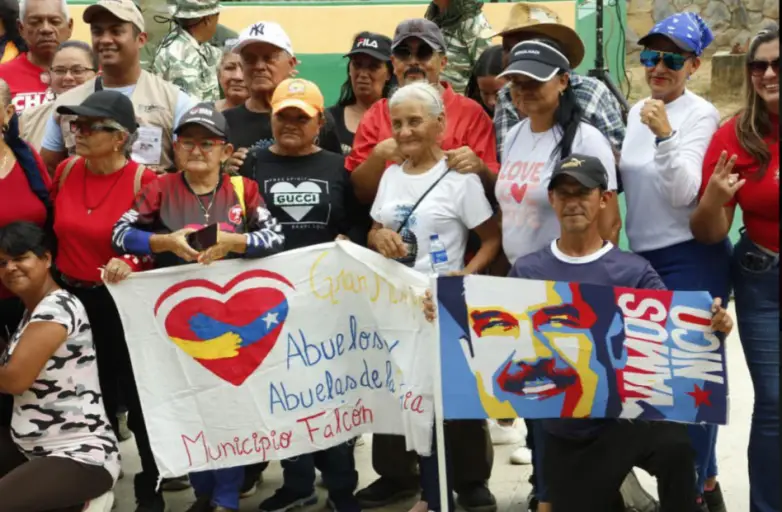 El despliegue de los comuneros de los 25 municipios correspondió al reconocimiento del poder popular al llamado del presidente Nicolás Maduro.