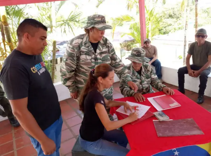 El despliegue de los comuneros de los 25 municipios correspondió al reconocimiento del poder popular al llamado del presidente Nicolás Maduro.