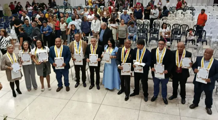 Este viernes Concemiranda realizó una sesión especial con motivo del Día de la Biblia para imponer la orden 