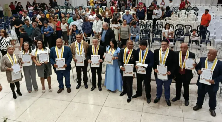 Concemiranda condecora a 12 pastores por su trabajo evangelístico en la ciudad