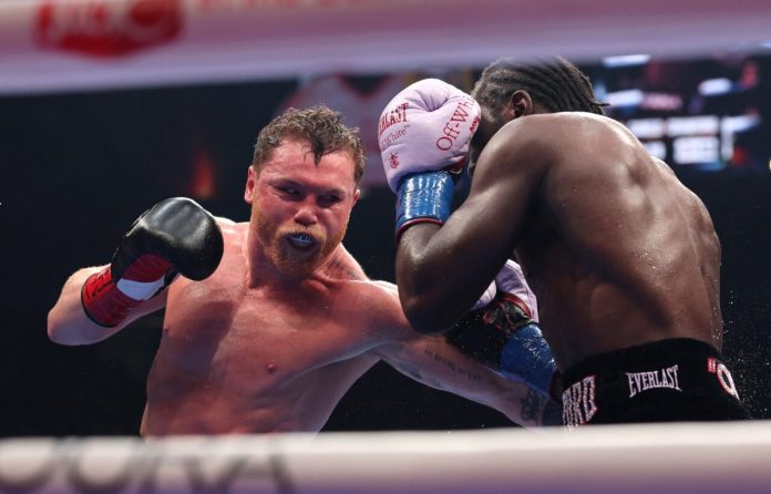 Crawford acaba con el reinado de Canelo Álvarez