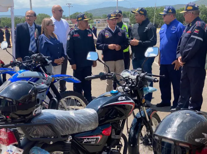 El cuerpo bomberil de Falcón experimentó un importante fortalecimiento con la promoción de 202 bomberos a grados superiores.