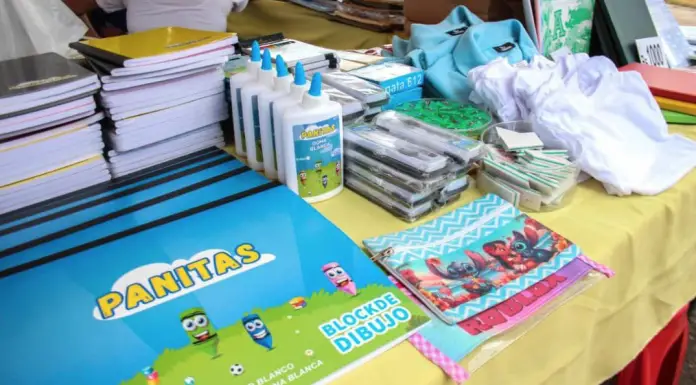 La feria escolar organizada por el Ministerio de Comercio y los emprendedores de Falcón hizo su parada en la ciudad de Coro, tras un recorrido por 15 municipios.