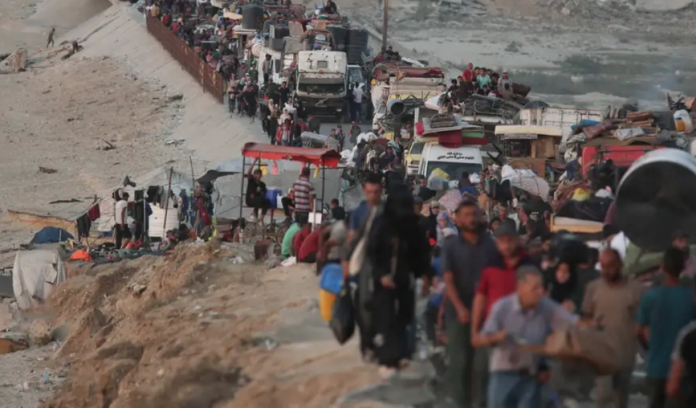 El portavoz del secretario general de Naciones Unidas ha elevado a 56.000 el número de palestinos que han abandonado la ciudad de Gaza.