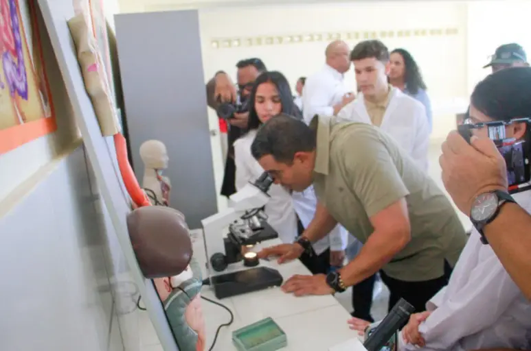 El gobierno nacional, regional, municipal y las Bricomiles hicieron entrega de las remodelación del Complejo Educativo “Pedro Manuel Arcaya”