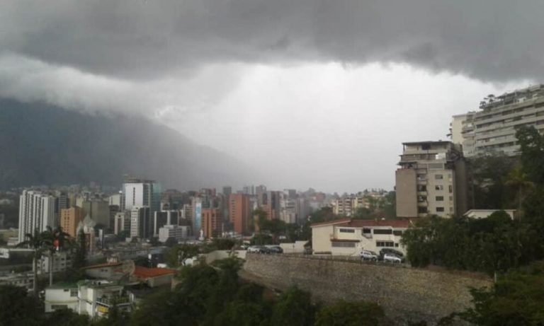 Onda tropical N.°35 genera lluvias en estos estados