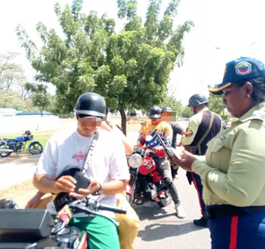 El dispositivo de atención al ciudadano en varios puntos de la ciudad busca promover el cumplimiento de las señales de tránsito