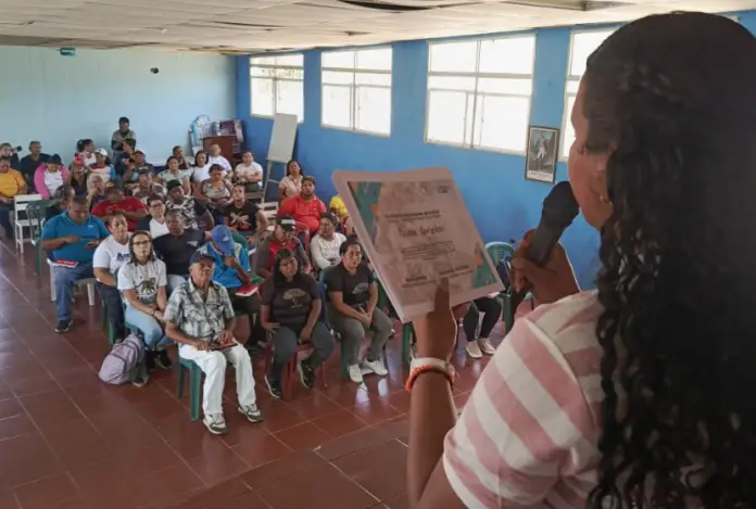 Voceros de 25 comunas y circuitos comunales del municipio Falcón, participaron en un conversatorio sobre salas de autogobierno comunal.