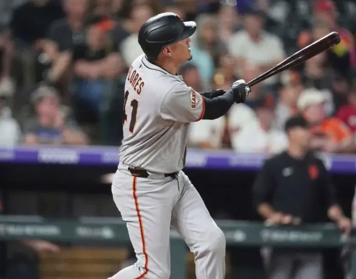 El jugador venezolano de los Gigantes de San Francisco, Wilmer Flores, continúa demostrando su importancia para el equipo.