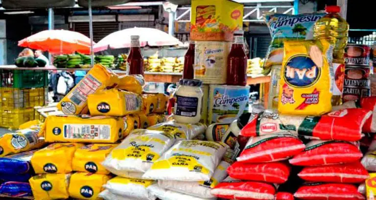 Venezolanos destinan casi la mitad de sus ingresos a comida y transporte