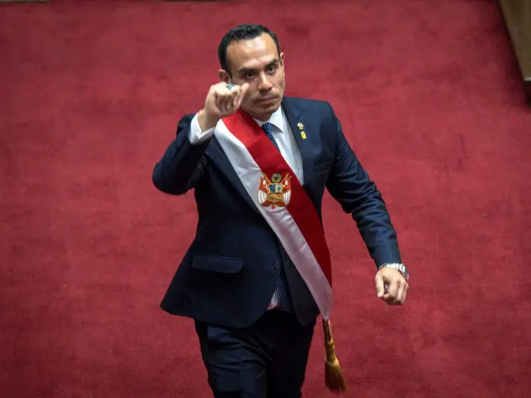 José Jerí asume como presidente interino de Perú
