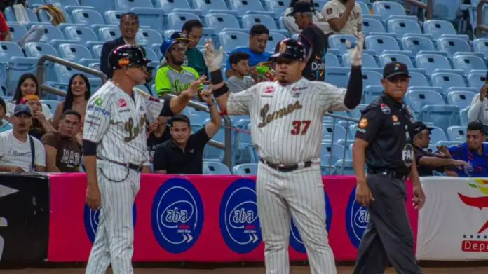 Leones del Caracas debuta en casa con victoria sobre Caribes