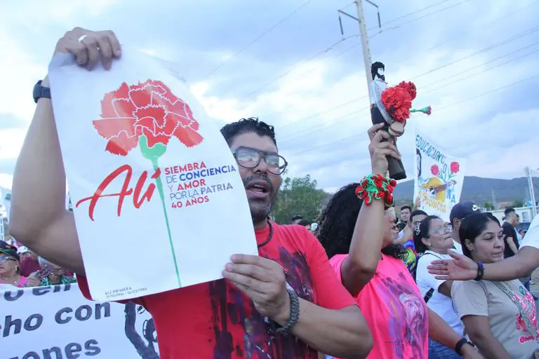 El cerro de Caujarao se volvió a llenar de simpatizantes del cantautor Alí Primera para conmemorar los 84 aniversario de su cumpleaños.