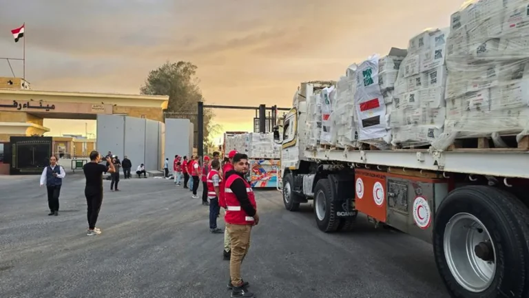 Israel reduce el paso de ayuda a Gaza, pese al acuerdo de alto al fuego