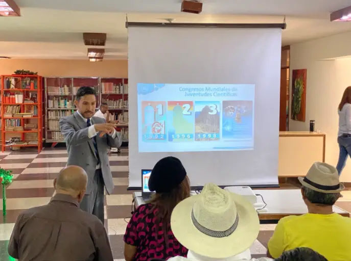 El miembro de la Federación Internacional de Sociedades Científicas (FISS), Juan Sergio Cuenca, visitó al ciudad de Coro para promover el proyecto “MatematicArteQuiero”.