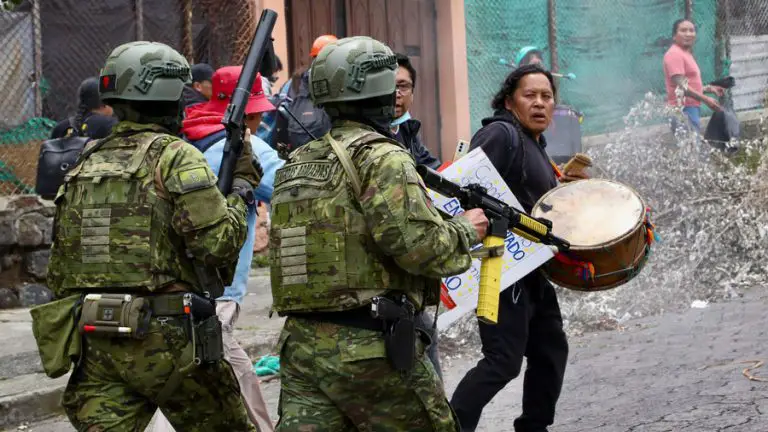 Represión y militarización vive Ecuador tras 20 días de paro nacional