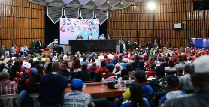 El presidente Nicolás Maduro, informó que los ejercicios militares “seguirán por 72 horas más para continuar aceitando la maquinaria