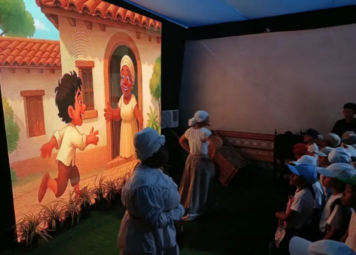 Un aproximado de cuatro mil estudiantes diarios disfrutan de la experiencia interactiva y pedagógica de la Expo Simón “De Niño a Libertador”.