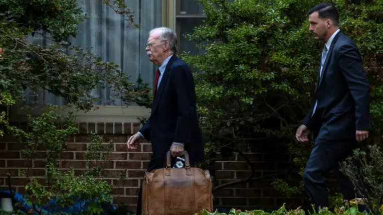 ¿Por qué John Bolton, exasesor de Trump, se entregó a las autoridades estadounidenses?