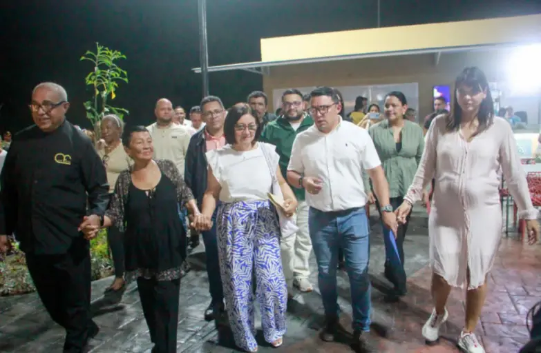 La noche de este miércoles primero de octubre la plaza Coral Falcón de Coro fue modernizada en honor al maestro Guiseppe Maiolino Conte.
