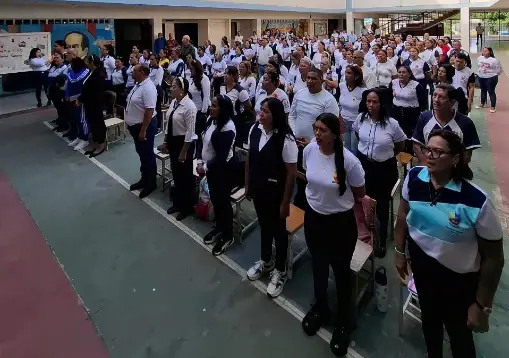 Este viernes en los 25 municipios de Falcón se desarrolló la jornada de debate del movimiento de maestras y maestros bolivarianos.