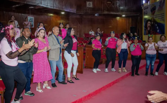 mes-rosa En el salón de sesiones del Consejo Legislativo se realizó este jueves 30 de octubre el encuentro “Saber para sanar” por el mes rosa.
