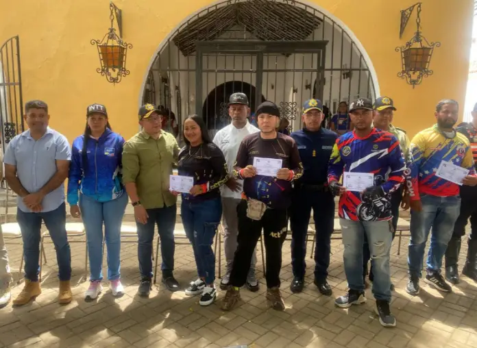 Con la idea de cambiar el paradigma de que siempre la culpa es del motorizado, 100 mototaxistas se certificaron.