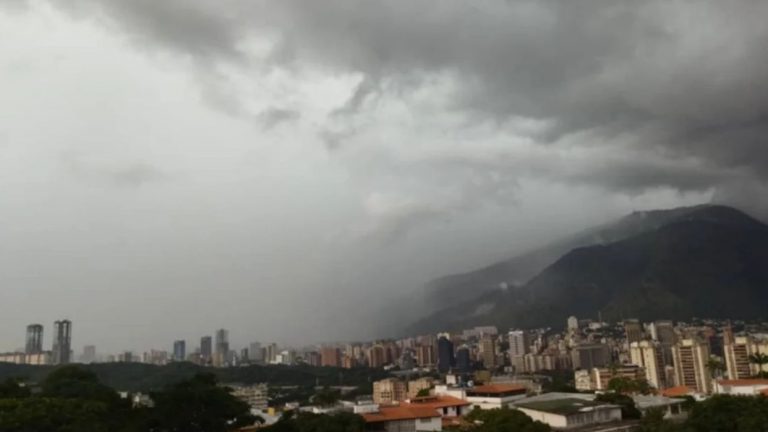 Onda tropical en Venezuela genera lluvias en estas regiones