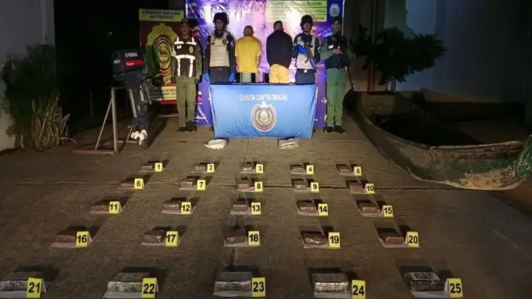 PNB decomisa 25 panelas de droga, hay dos detenidos