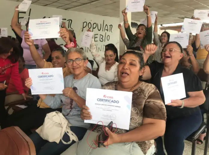 El Inces en Coro hizo un acto de Entrega de Certificados al perfil productivo laboral: Promotor (a) de Salud Comunitaria: Parto Humanizado.
