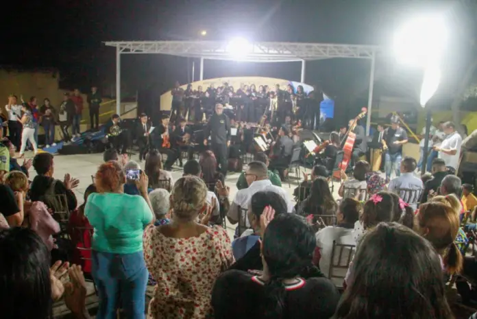 La noche de este miércoles primero de octubre la plaza Coral Falcón de Coro fue modernizada en honor al maestro Guiseppe Maiolino Conte.