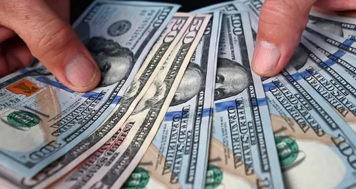 El precio del dólar al 13 de octubre de 2025 publicada por el BCV se fijó en 195,2491 Bs/USD presentando un incremento de Bs. +1,9495